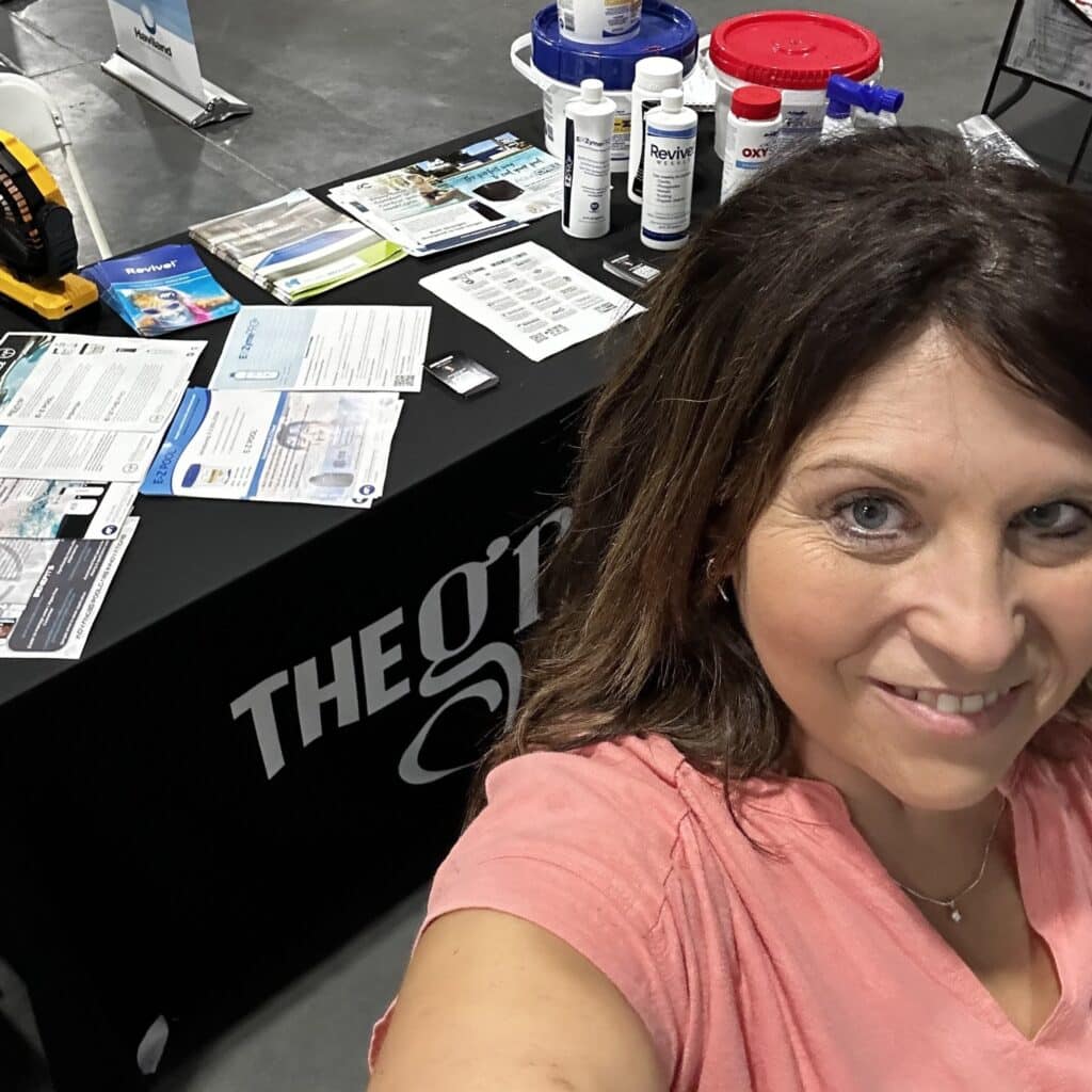 Jennifer at Aquagon Tent Sale.2